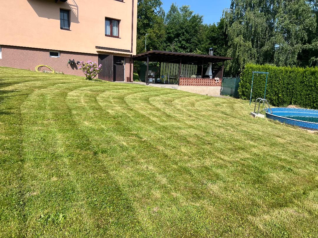 Pravidelná údržba zahrady v okolí Jihlavy